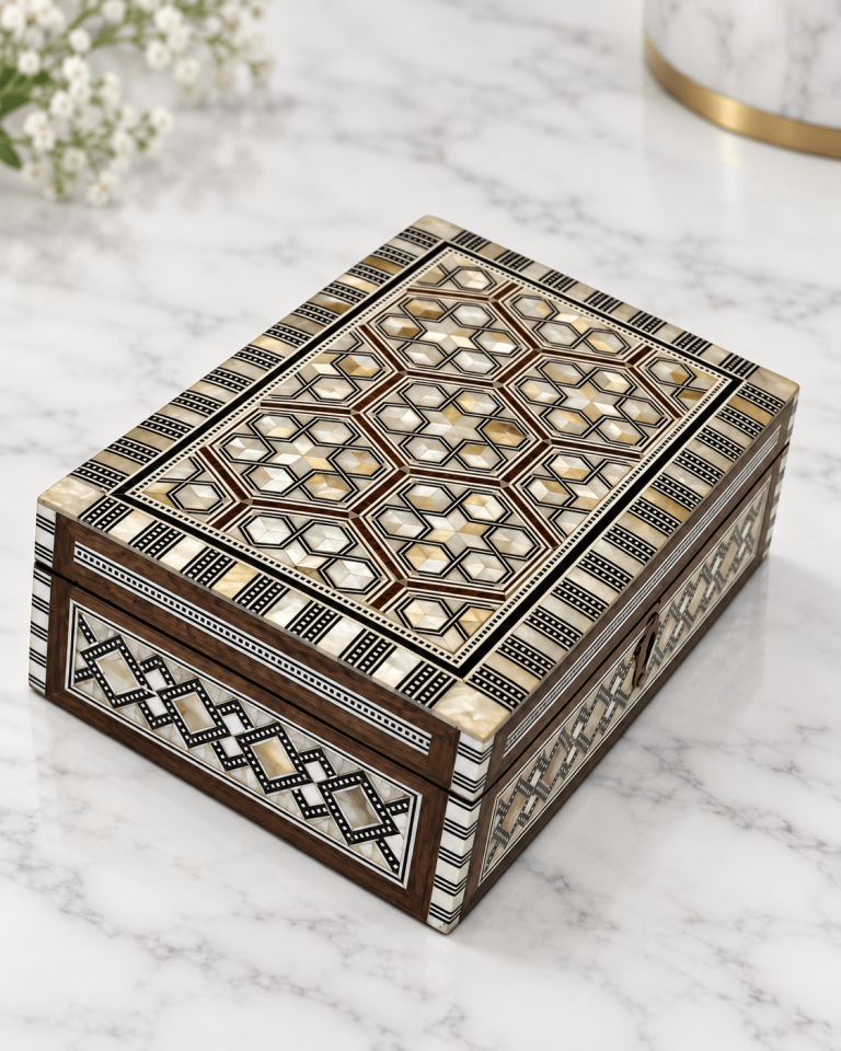 Geometrik Kafes Desenli Kilitli Sandık Ahşap Kutu