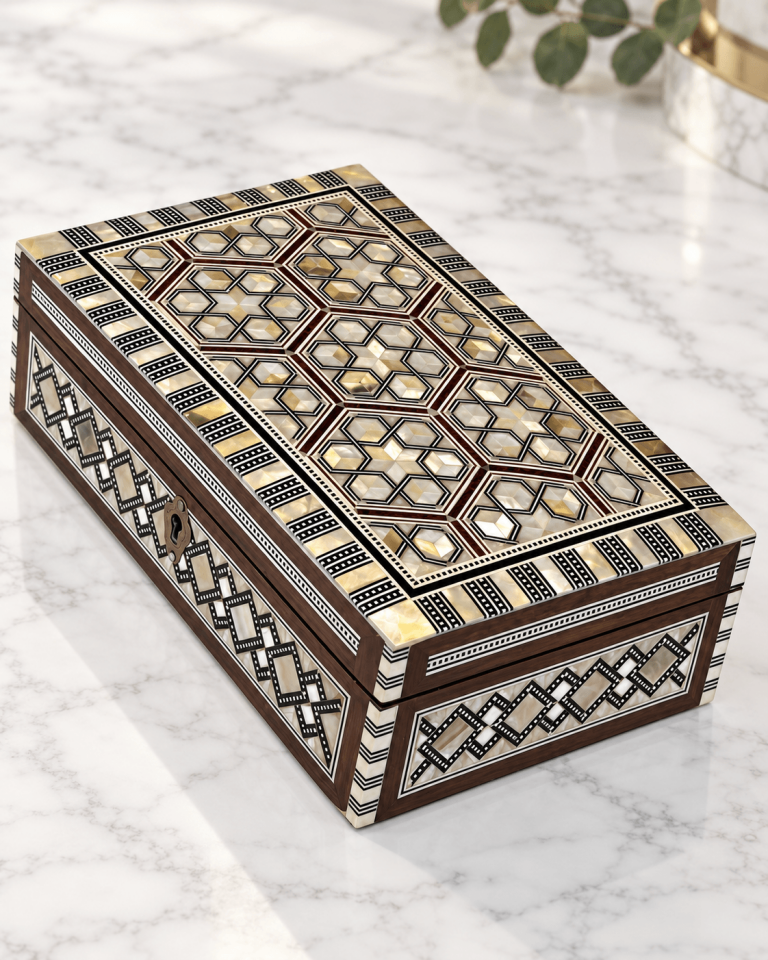 Geometrik Kafes Desenli Kilitli Sandık Ahşap Kutu